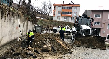 Bozüyük Belediyesi ekipleri, ana kanalizasyon hattındaki arızayı kısa sürede giderdi