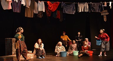 Bozüyük Belediyesi Gençlik Tiyatrosu'nun "Macbeth Abla" adlı oyununa yoğun ilgi