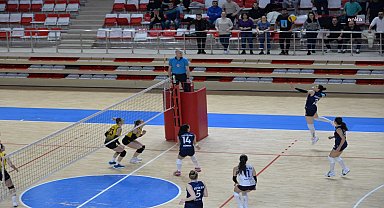 BOZÜYÜK BELEDİYESİ VOLEYBOL TAKIMI, YARI FİNALLERE LİDER OLARAK KATILACAK