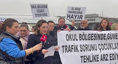 BURSA’DA 11 OKULUN BULUNDUĞU KAMPÜSÜN YANINDAKİ GERİ GÖNDERME MERKEZİNE VELİLER TEPKİ GÖSTERDİ: