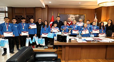 Çerkezköy Belediye Başkanı Akay, Metin Seçkin Ortaokulu Kros Takımı'nı ağırladı