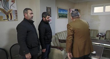CHP İzmir İl Başkanı Şenol Aslanoğlu'ndan taksi şoförü Oğuz Erge'nin ailesine taziye ziyareti: "Bu insanlığa karşı işlenmiş bir suçtur"