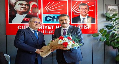 Dikili Belediye Başkanı Kırgöz'den CHP İlçe Başkanlığı'na ziyaret