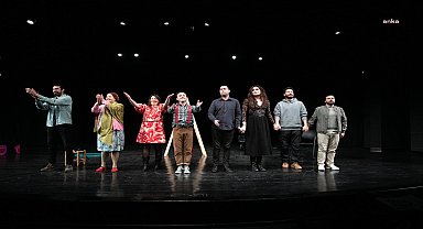 "Dikkat Nine Çıkabilir" Prömiyerini yaptı