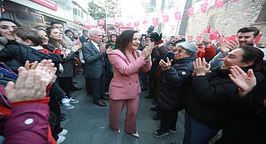 Efes Selçuk Belediye Başkanı Filiz Ceritoğlu Sengel'e, halk buluşmasında coşkulu karşılama