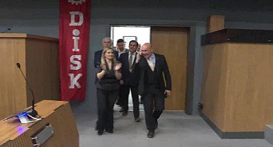Egeşehir'de toplu sözleşme sevinci... Tunç Soyer: "Son nefesime kadar emeğin hakkını koruyacağım"