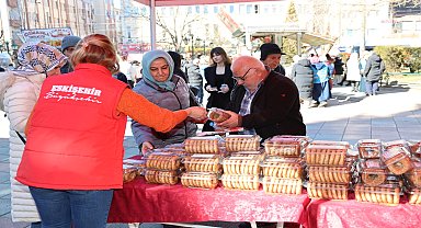 Eskişehir Büyükşehir Belediyesi'nden kandil simidi ikramı
