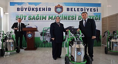 Eskişehir Büyükşehir'den İnönülü üreticiye süt sağım makinesi desteği