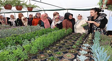 Eskişehir Büyükşehir'den kadın çiftçilere "Süs Bitkisi Yetiştirme" eğitimi