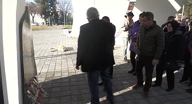 İZDEDA, 6 Şubat depremlerinde hayatını kaybedenleri andı... Depremzedeler, AKP belediye başkan adayına konut kredisi tepkisi gösterdi