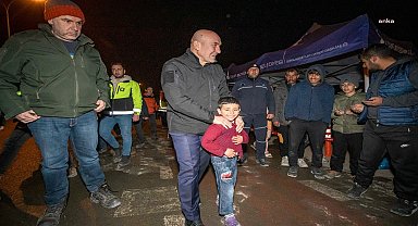 İzmir afet bölgesiyle dayanışmayı sürdürüyor