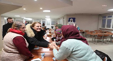 İzmit Belediye Başkanı Fatma Kaplan Hürriyet, Cemevi'nde iftar sofrasına katıldı