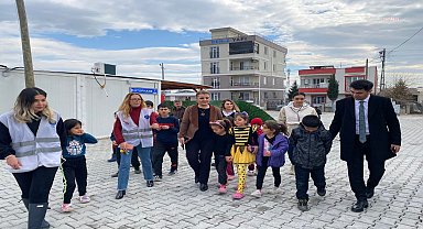 İzmit Belediye Başkanı Hürriyet, 6 Şubat depremlerinin yıl dönümünde Adıyamanlı depremzedeleri ziyaret etti