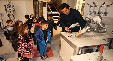 Kartal'da kreşli minikler Makina Hangar'da kendi robotlarını tasarladı