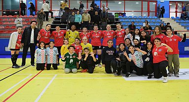 Konyaaltı Belediyesi Kadın Hentbol Takımı yarı finalde