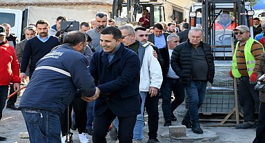 Kuşadası Belediye Başkanı Ömer Günel, halkla ve esnafla buluşmaya devam ediyor