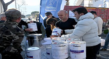 Kuşadası Belediyesi'nden balıkçı esnafına malzeme desteği