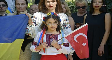 Kuşadası'nda Rusya-Ukrayna Savaşı'nın yıl dönümünde anma programı