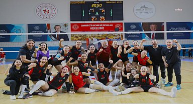 MANAVGAT BELEDİYESPOR KADIN VOLEYBOL TAKIMI YARI FİNALE ÇIKTI