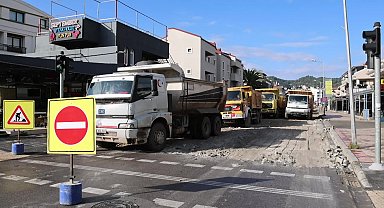 Marmaris Belediyesi'nden Adnan Menderes Caddesi'nde çalışma