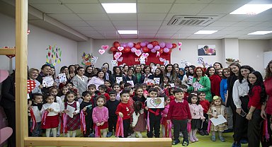 Mersin Büyükşehir Belediyesi'nin öğrencileri, 14 Şubat'ı aileleriyle kutladı