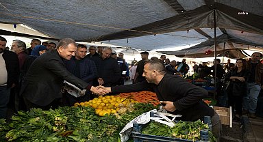 Mersin Büyükşehir Belediye Başkanı Seçer, Kiremithane Mahallesi Pazar Yeri'ni ziyaret etti