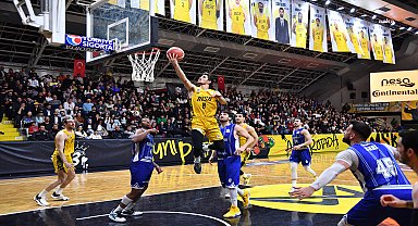 Mersin Büyükşehir Belediyesi Erkek Basketbol Takımı'ndan 9'da 9