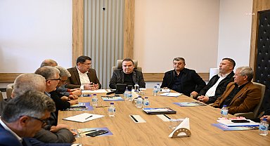Muhittin Böcek, ulaşım esnafıyla buluştu: "Bugüne kadar olduğu gibi bundan sonra da birlikte hareket edeceğiz"
