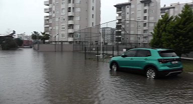 Muratpaşa Belediyesi ekipleri su baskınlarına karşı sahada