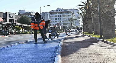 Muratpaşa Belediyesi'nden Eski Lara Caddesi'nde boya çalışması