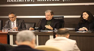 Narlıdere Belediye Meclisi'nde 6 Şubat depremlerinde hayatını kaybedenler için saygı duruşu