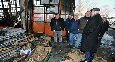 Odunpazarı Belediye Başkanı Kurt, Teksan'da yanan fabrikayı ziyaret etti