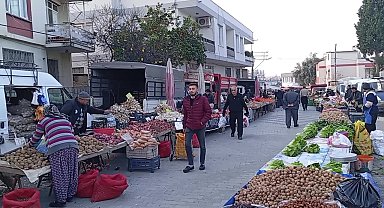 Osmaniye Kadirli'de semt pazarında alışveriş yapan emekli öğretmen: "Herkes acından ölüyor"