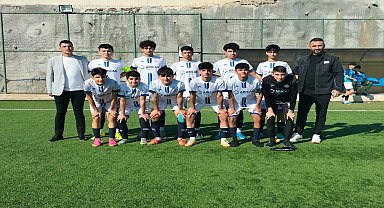 Selçuk Şahin, Yenişehir Belediyesi U16 Futbol Takımı'nın maçını izledi