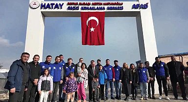 Seyhan Belediye Başkanı Akay, 6 Şubat'ın yıl dönümünde Hatay Defne'deydi