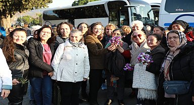 SIĞACIK GEZİSİ’NE KATILAN KADINLAR, EFES SELÇUK BELEDİYE BAŞKANI FİLİZ CERİTOĞLU SENGEL TARAFINDAN KARŞILANDI