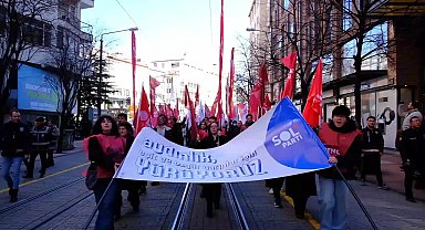 SOL PARTİ’DEN ESKİŞEHİR’DE YÜRÜYÜŞ: “HİLAFET ÇAĞRILARINA, ONLARIN SOKAKLARIMIZI BOĞDUĞU KARANLIĞA KARŞI ÜLKENİN BÜTÜN SOKAKLARINDA YÜRÜYECEĞİZ