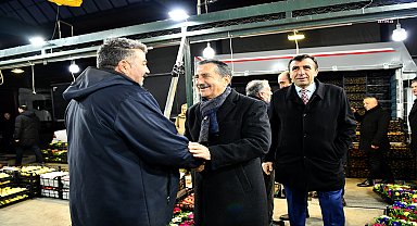 TEPEBAŞI BELEDİYE BAŞKAN ATAÇ VE CHP ESKİŞEHİR BÜYÜKŞEHİR BELEDİYE BAŞKAN ADAYI ÜNLÜCE, HAL ESNAFIYLA BULUŞTU
