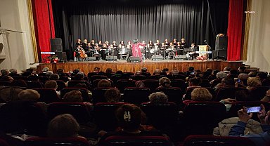 Tepebaşı'nda Güllerin Sesi Kadınlar Korosu'ndan konser