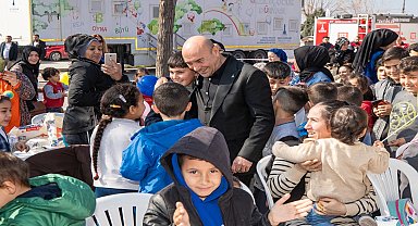 TUNÇ SOYER, KADİFEKALE'DE MAHALLE BOSTANLARI ÜRETİCİSİ KADINLARLA BULUŞTU