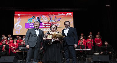 Vahap Seçer, 'Eskimeyen Şarkılar Konseri'ne katıldı