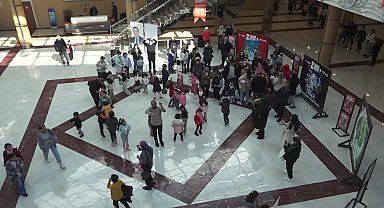 Yenişehir Belediyesi, yarıyıl tatilinde 7 bin çocuğu tiyatroyla buluşturdu