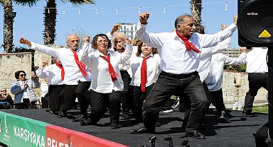 3. YAŞ ÜNİVERSİTELİ ÇINARLARDAN KARŞIYAKA’DA COŞKULU ŞENLİK