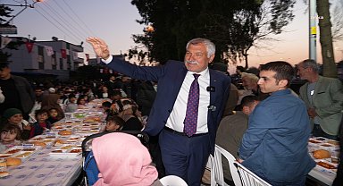 Adana Büyükşehir Belediye Başkanı Karalar, mahalle ziyaretlerine devam ediyor 