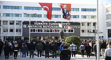 ANTALYA BÜYÜKŞEHİR BELEDİYESİ, ÇANAKKALE ZAFERİ’NİN 109’UNCU YILINI TÖRENLE KUTLADI