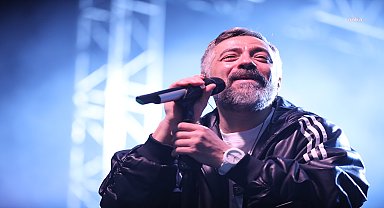 ANTALYA BÜYÜKŞEHİR BELEDİYESİNİN KARADENİZLİLER GECESİ’NDE RESUL DİNDAR SAHNE ALDI 
