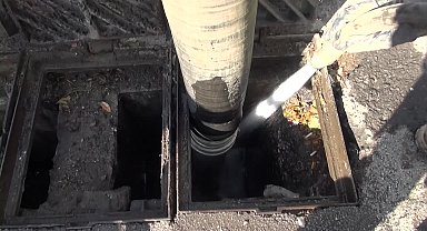 ASKİ EKİPLERİNİN BAŞKENT GENELİNDE BAŞLATTIĞI TEMİZLİK SEFERBERLİĞİ DEVAM EDİYOR