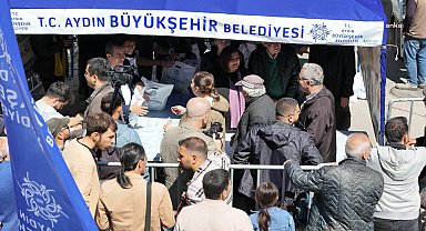 AYDIN BÜYÜKŞEHİR BELEDİYE BAŞKANI ÇERÇİOĞLU, EFELER’DE VATANDAŞLARA FİDE DAĞITTI 
