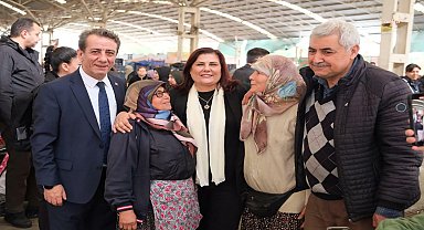 Aydın Büyükşehir Belediye Başkanı Çerçioğlu, Efeler Fatih Pazar Yeri'nde vatandaşlarla buluştu