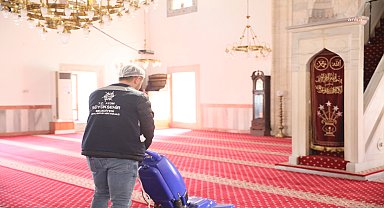 AYDIN BÜYÜKŞEHİR BELEDİYESİ'NDEN KENTTEKİ CAMİLERDE TEMİZLİK ÇALIŞMASI